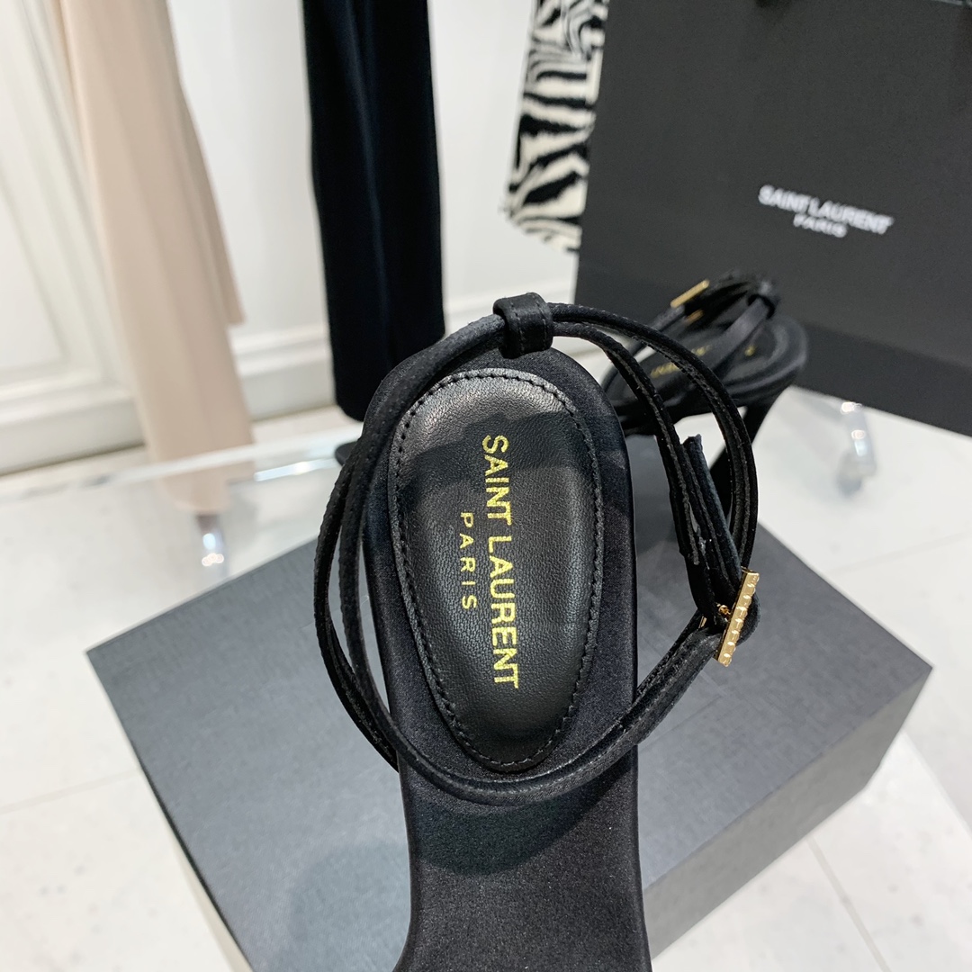Y51 Claude Matte Leather Heels Black