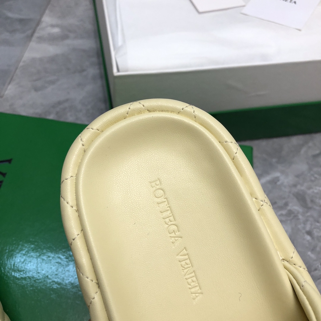 B0tt*ga Ven*ta Slippers Light Yellow