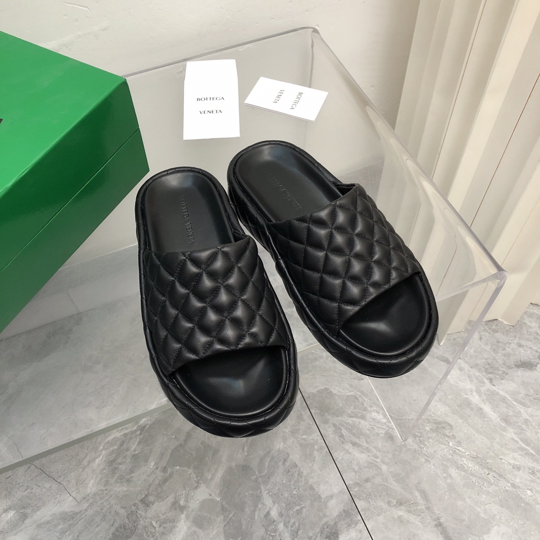 B0tt*ga Ven*ta Slippers Black