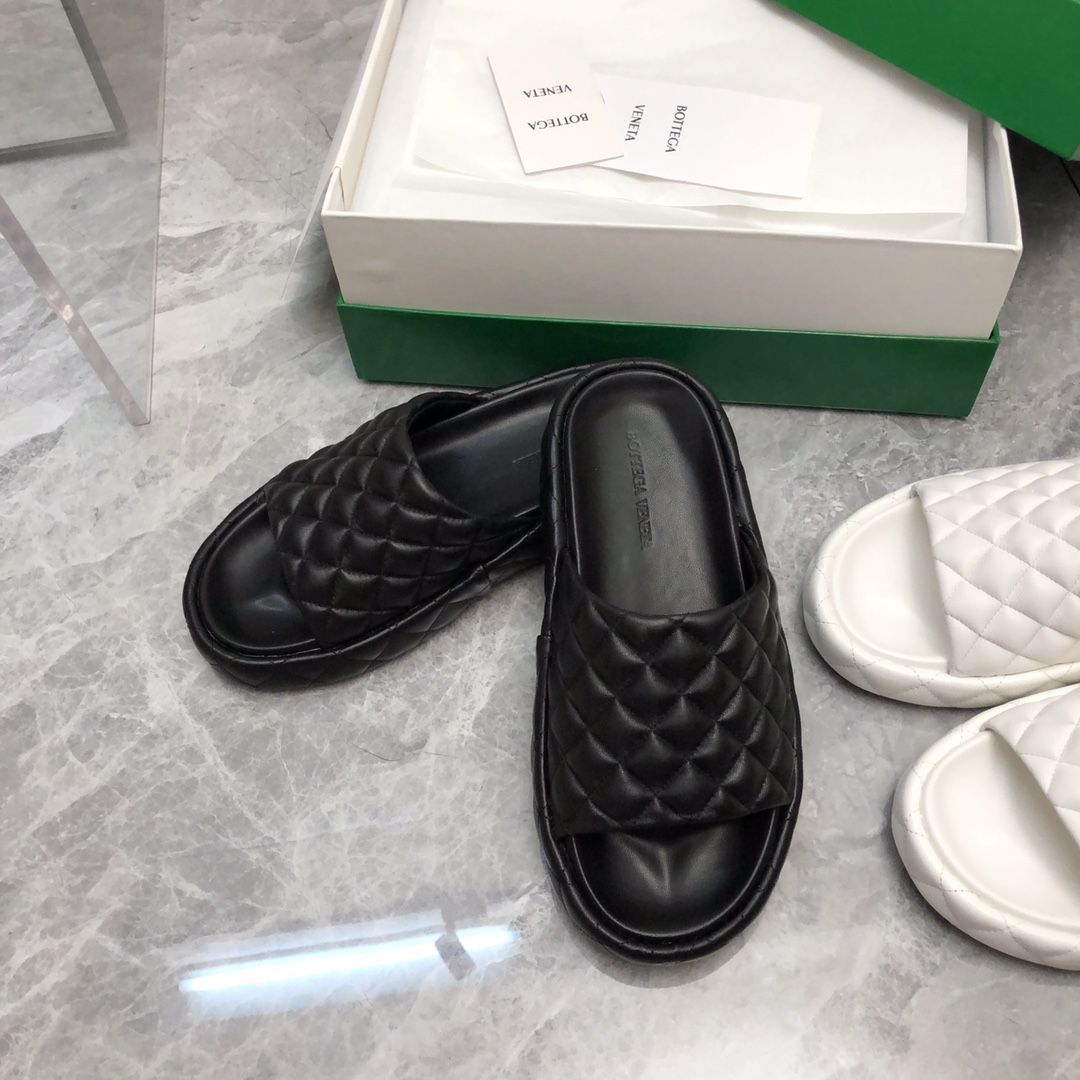 B0tt*ga Ven*ta Slippers Black