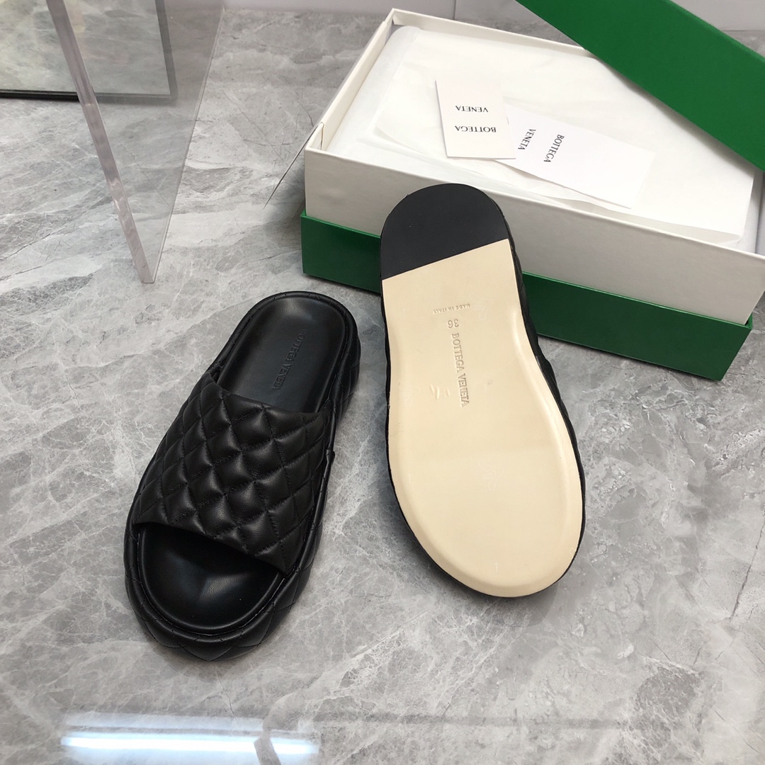 B0tt*ga Ven*ta Slippers Black