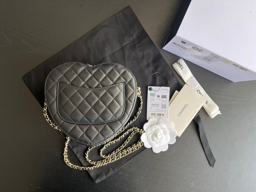 Bagsaaa Ch**el Heart Bag Lambskin Black AS3191 - 16x18x6.5cm