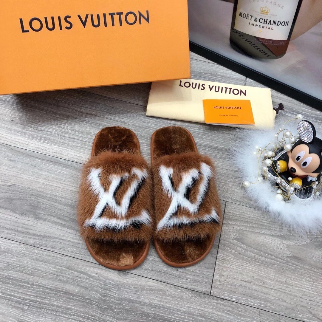 L0vis Vvtt0n Slippers 01