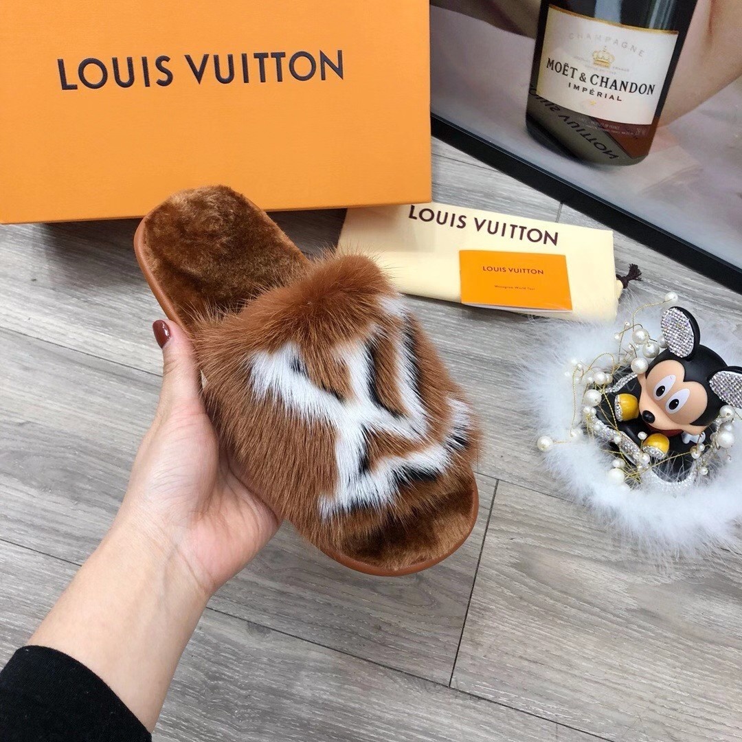 L0vis Vvtt0n Slippers 01
