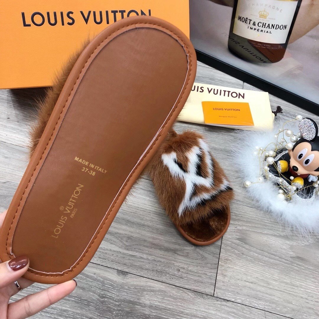 L0vis Vvtt0n Slippers 01