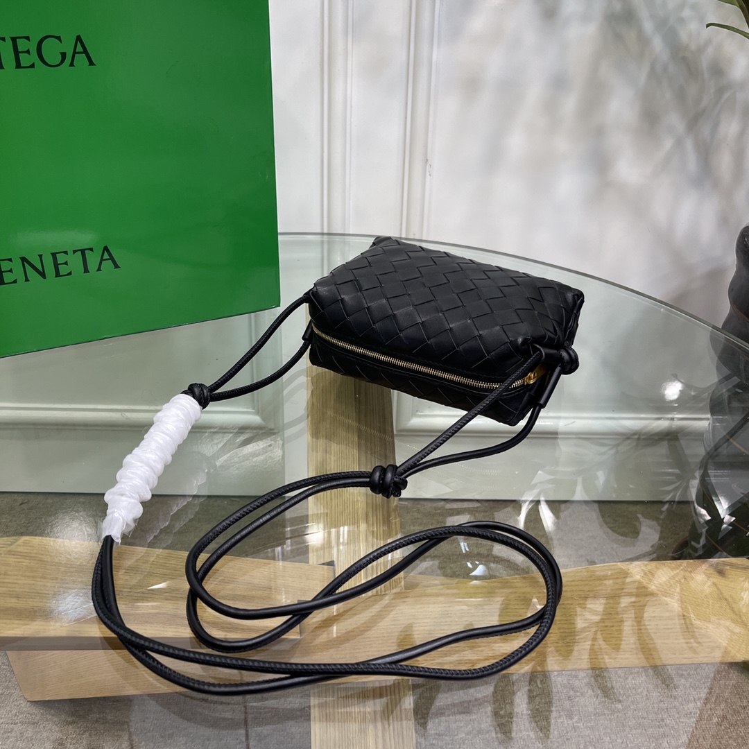 B0tt*ga Ven*ta Loop Bag Black