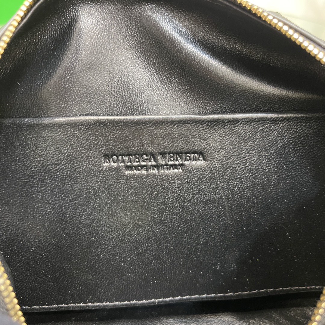 B0tt*ga Ven*ta Loop Bag Black