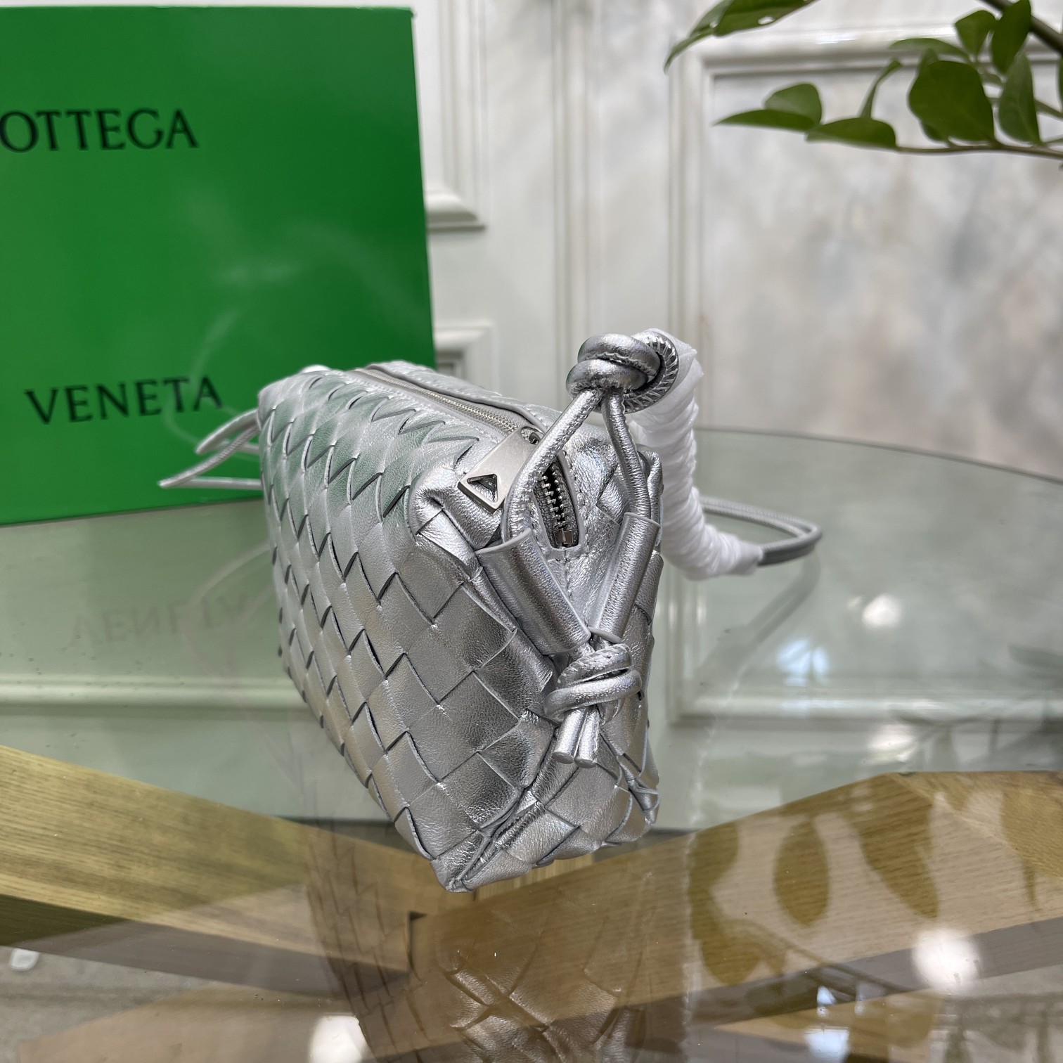 B0tt*ga Ven*ta Loop Bag Silver
