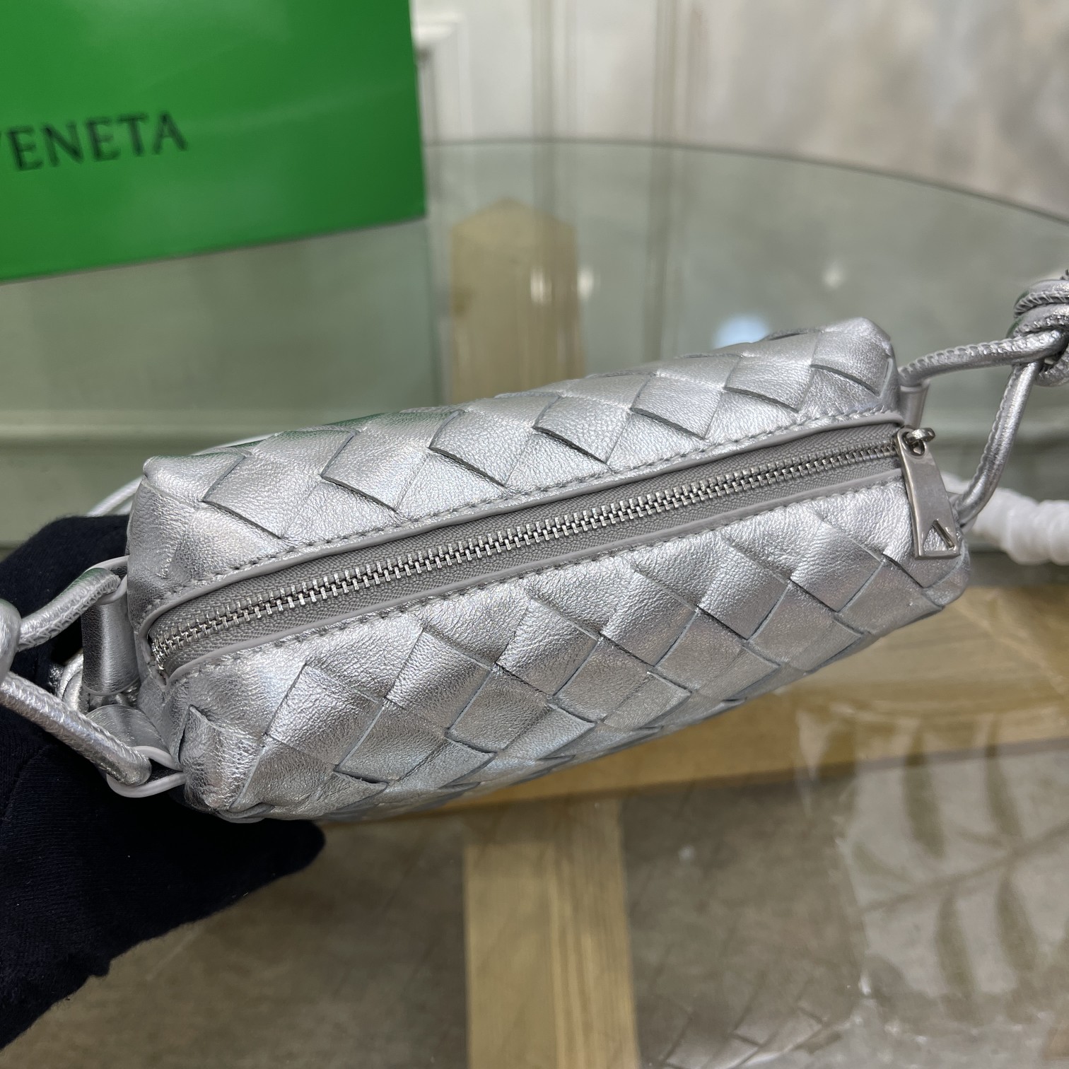 B0tt*ga Ven*ta Loop Bag Silver