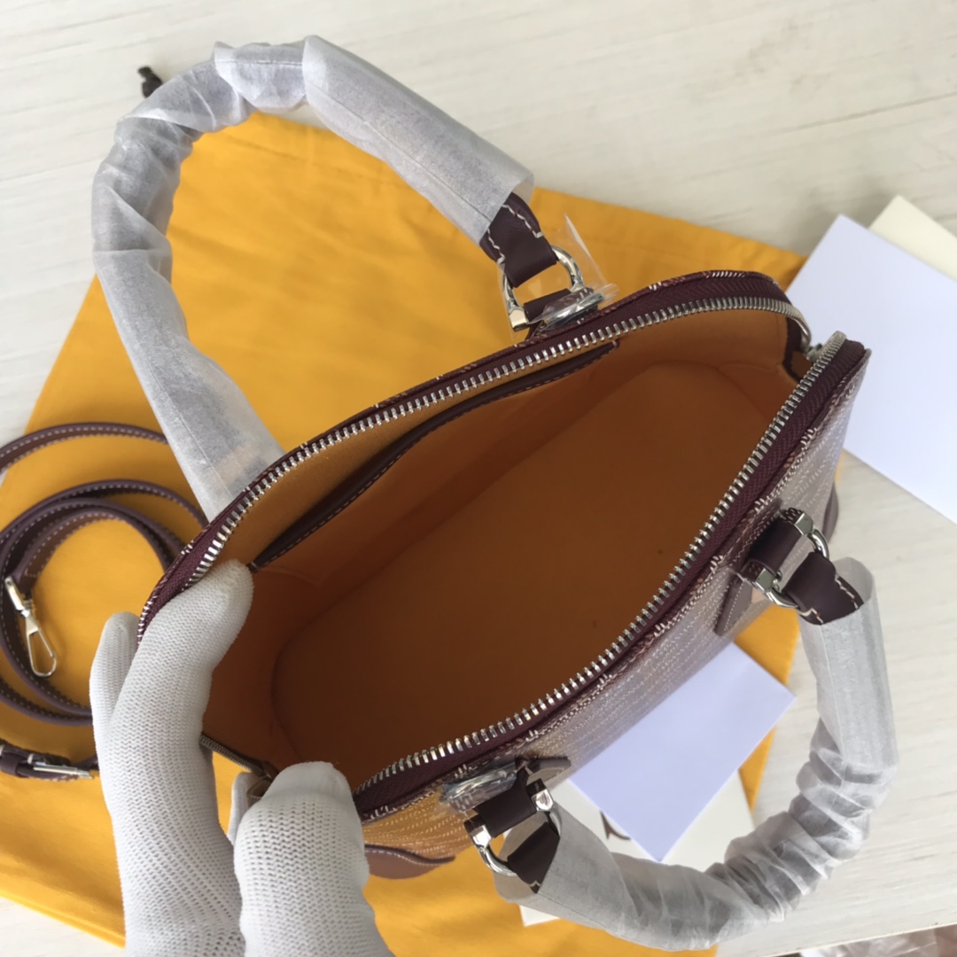 G09ard Vendome HandBag