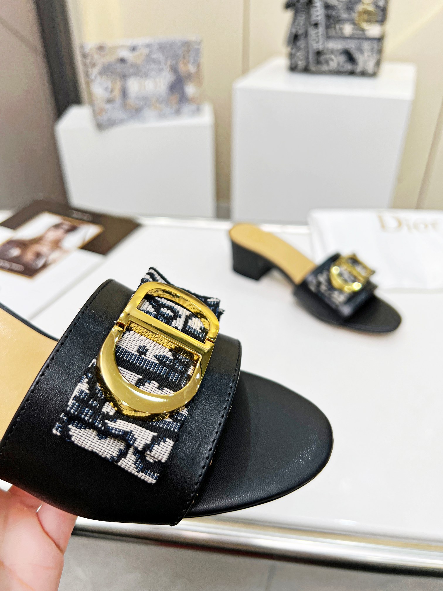 D10r Slippers Sandals Heels
