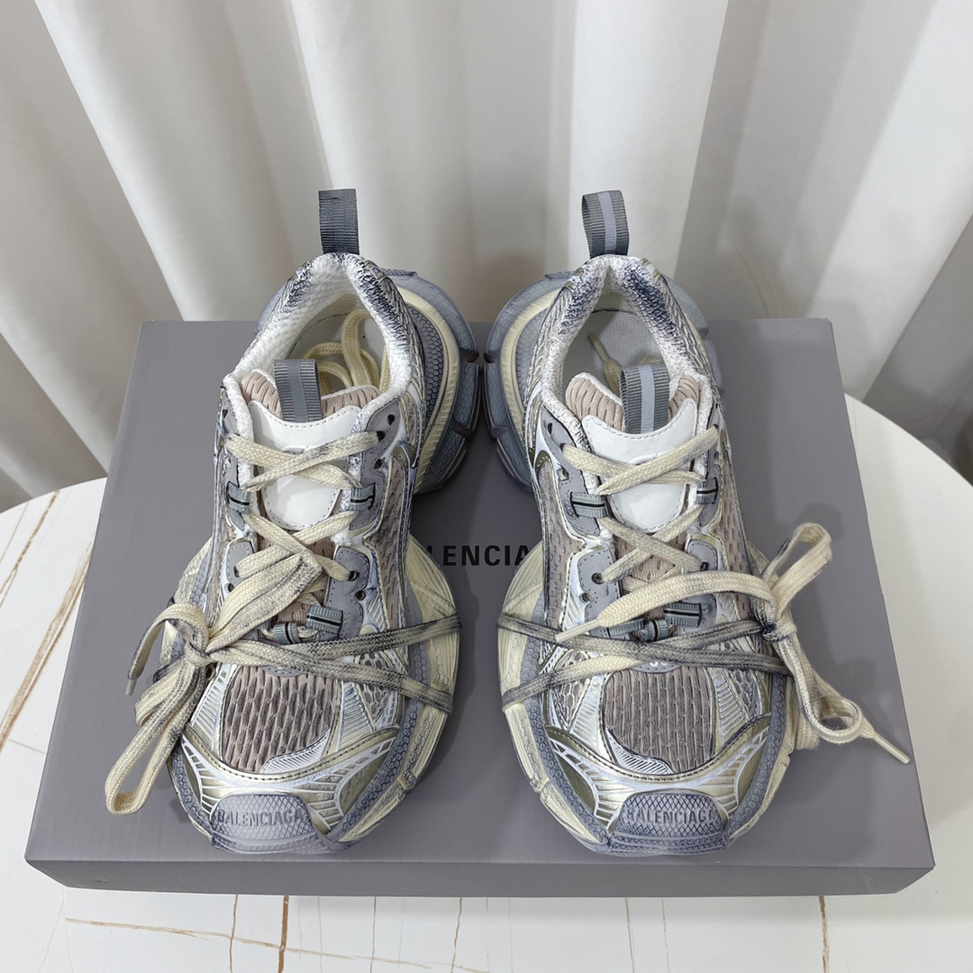 Ba1en*iaga 3XL Sneaker in Grey