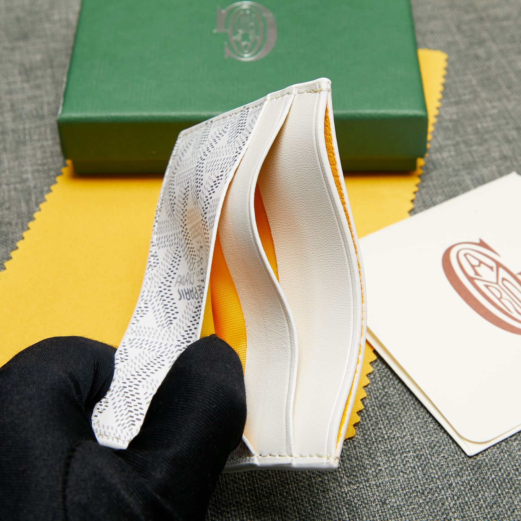 G09ard Wallet White