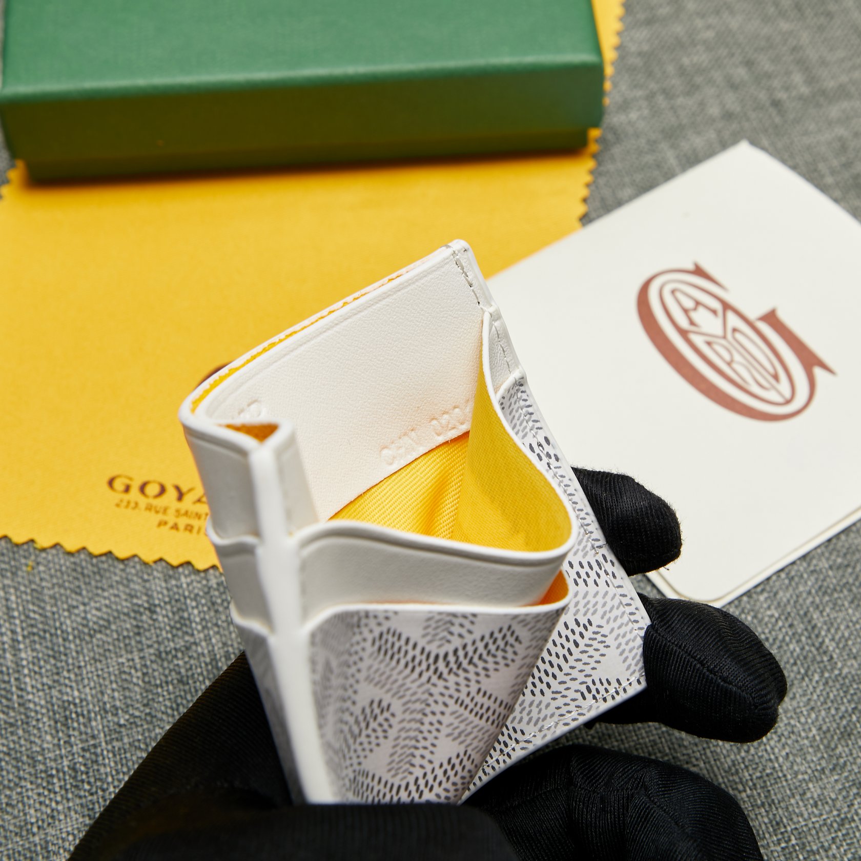 G09ard Wallet White