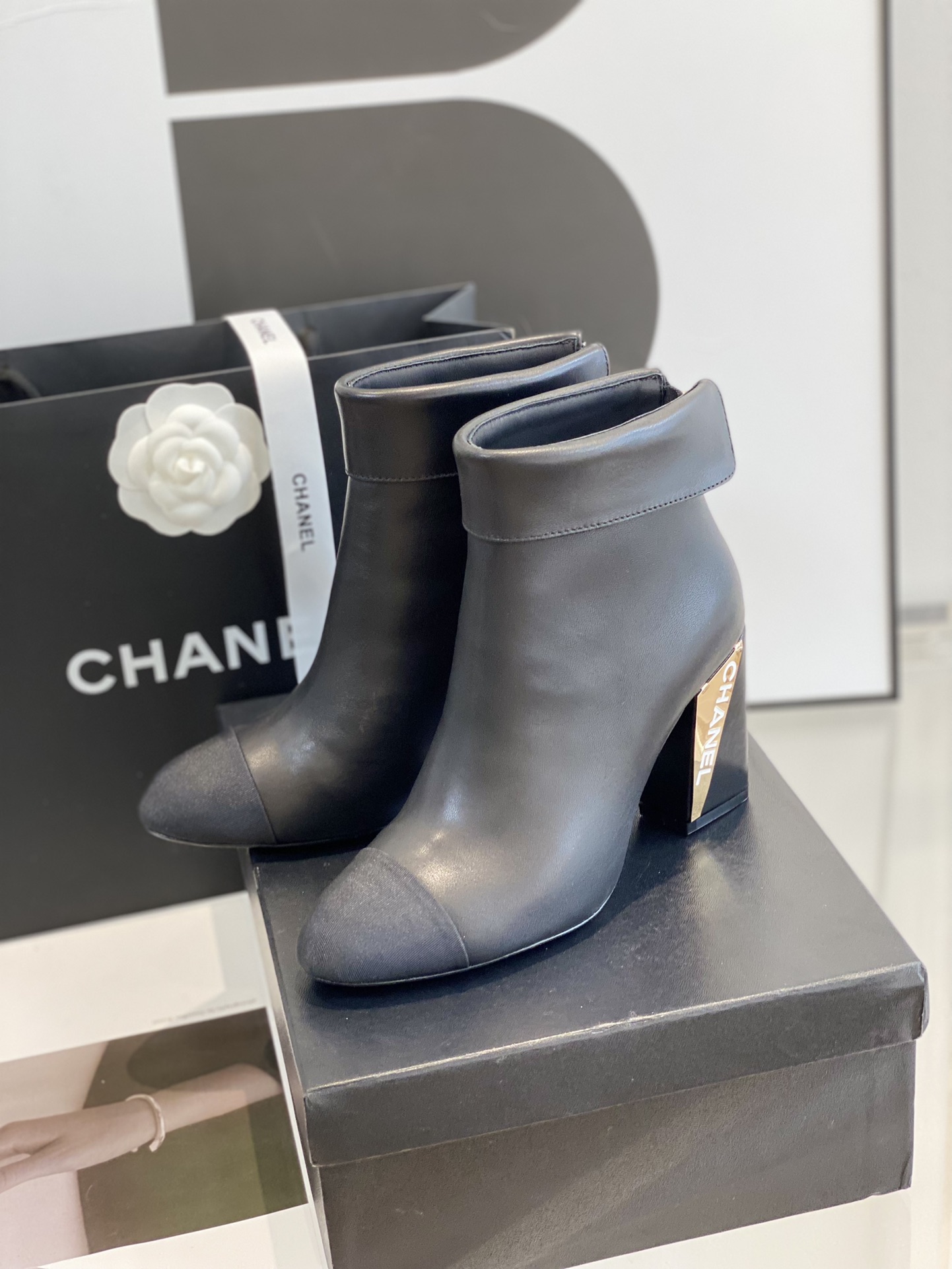 Ch**el Boots 013