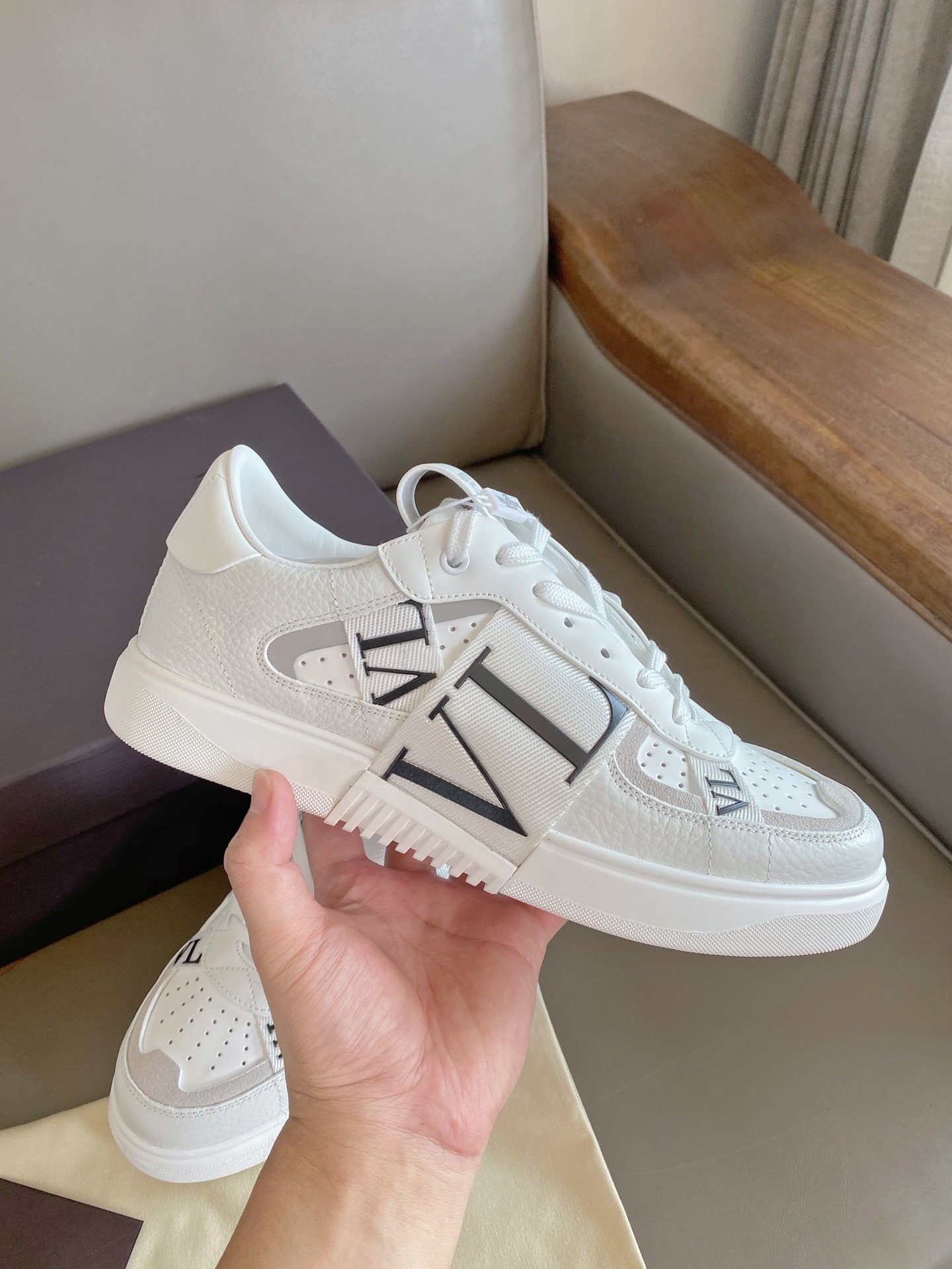 Va1e*ntin0 Sneaker White