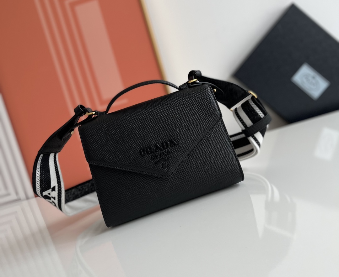 Pra*a Lettering Logo Tote Bag
