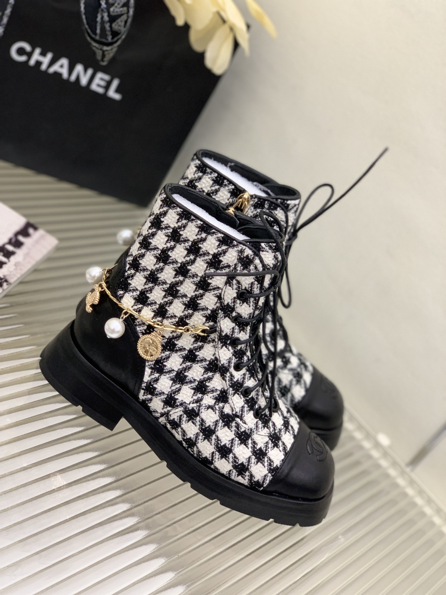 Ch**el Boots 014