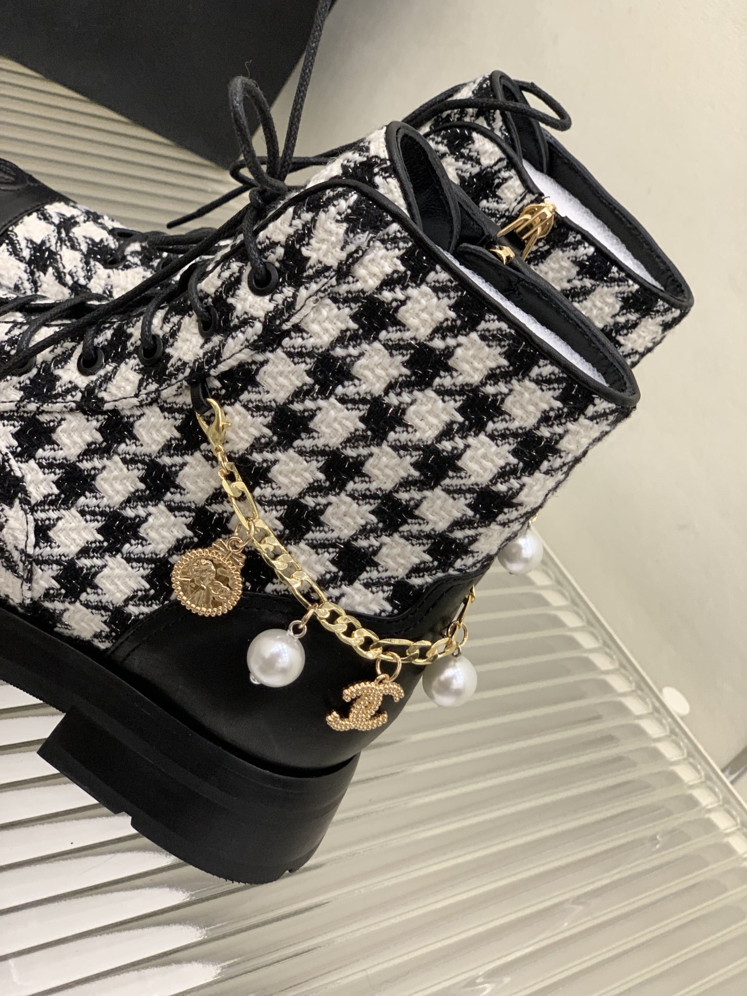 Ch**el Boots 014