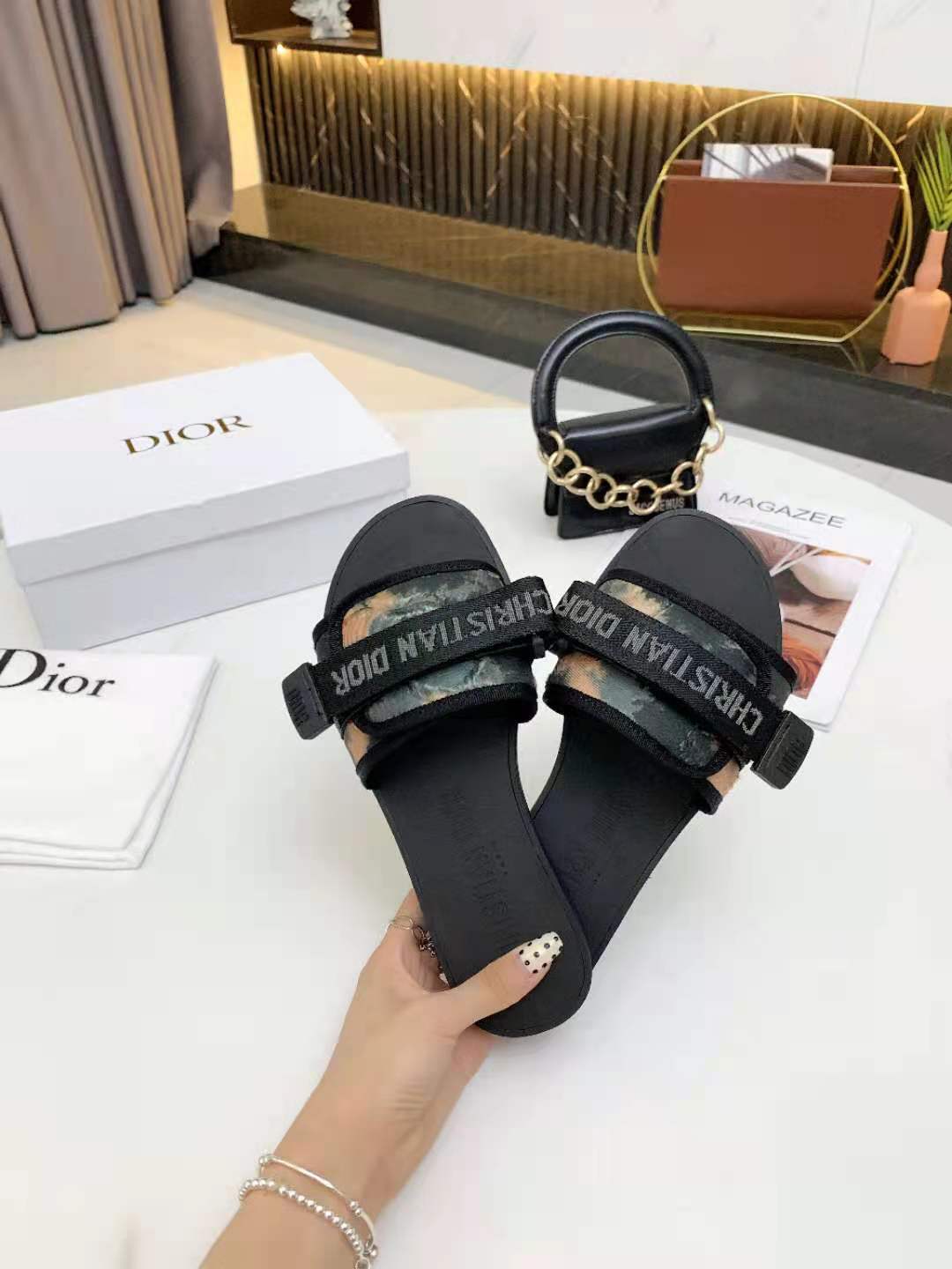 D10r Slippers 02
