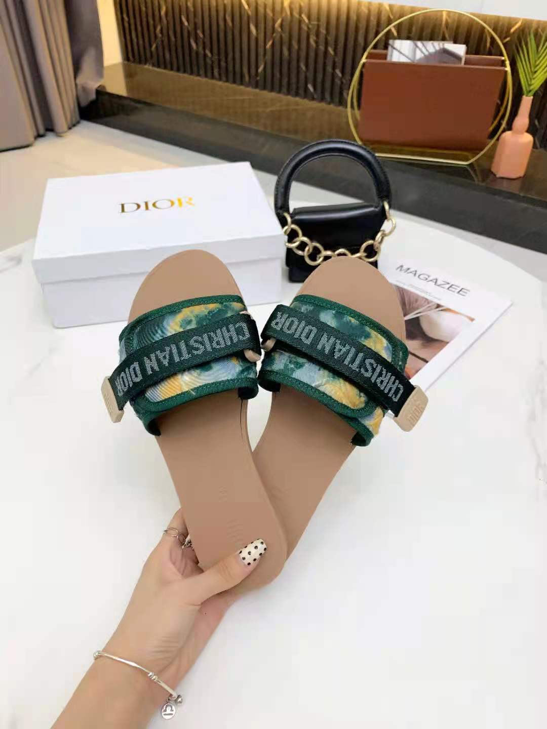 D10r Slippers 02