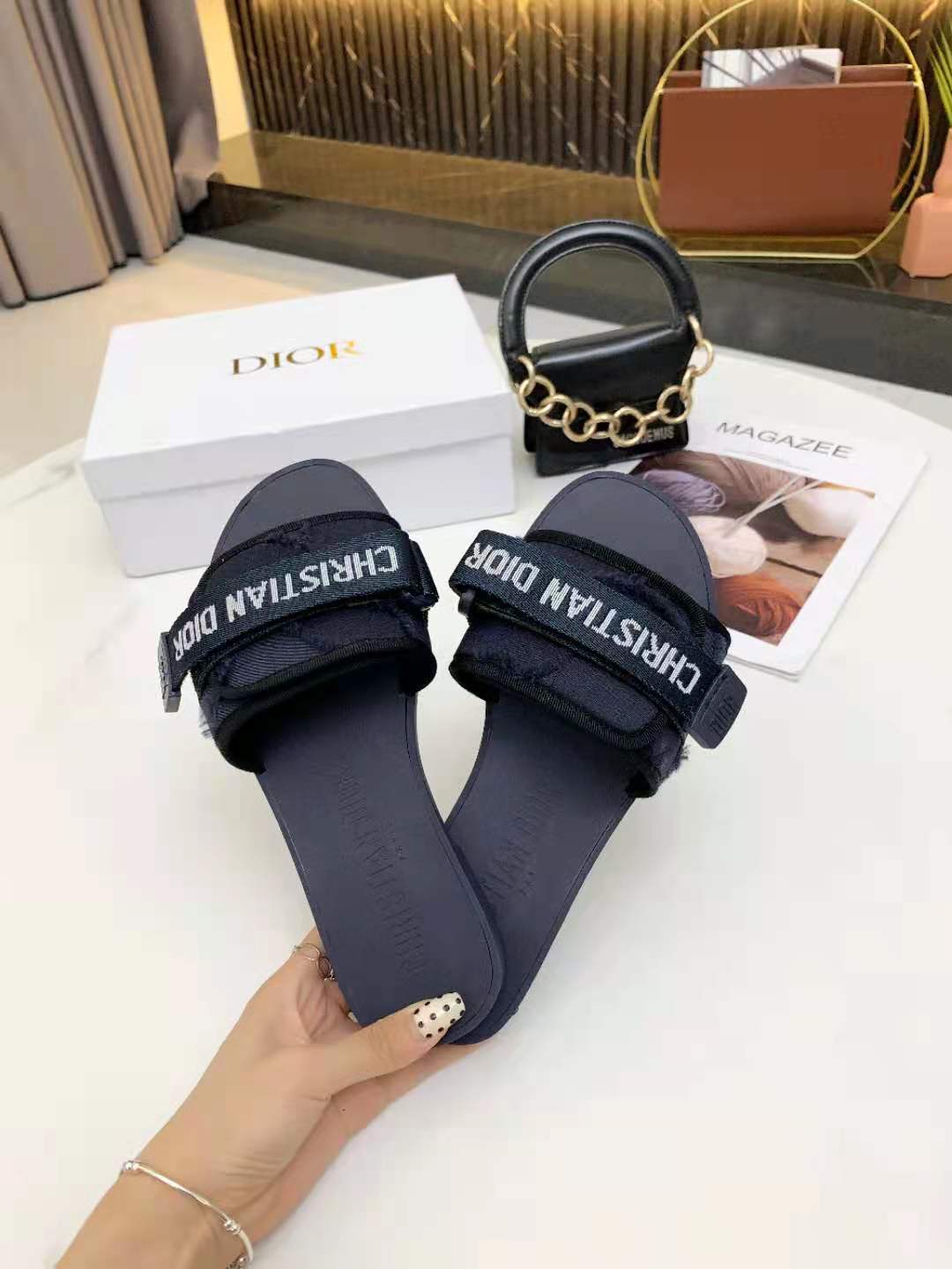 D10r Slippers 02