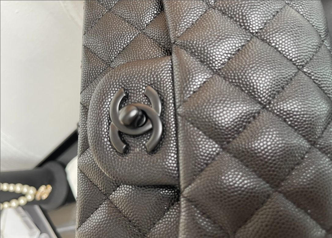 Ch**el Flap Bag Caviar 25CM Black 01112