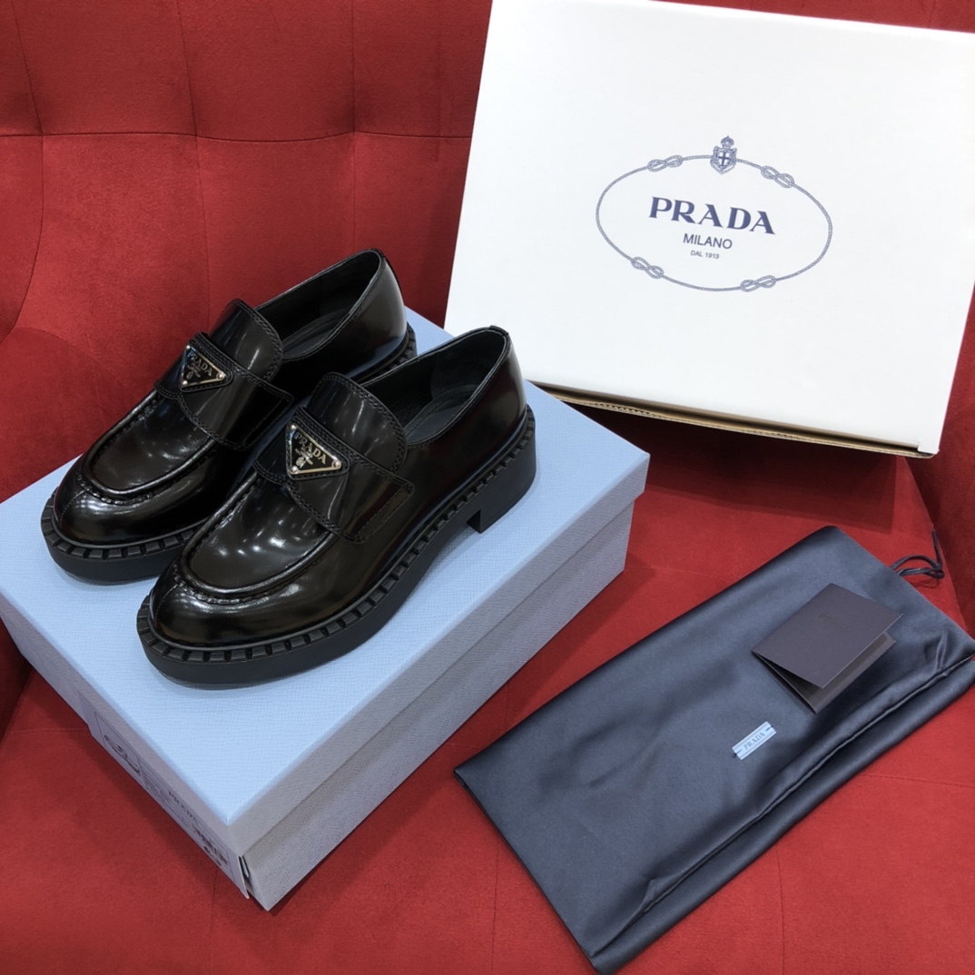 Bagsaaa Pra*a Brushes Loafers Black Silver Logo