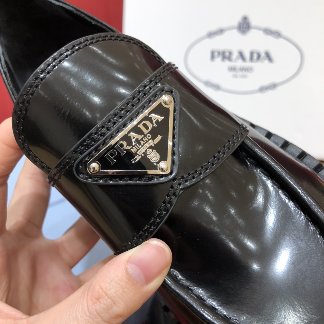Bagsaaa Pra*a Brushes Loafers Black Silver Logo