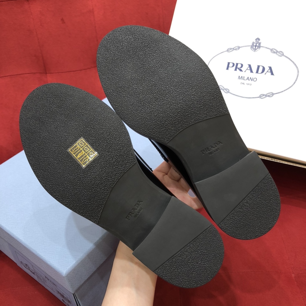 Bagsaaa Pra*a Brushes Loafers Black Silver Logo