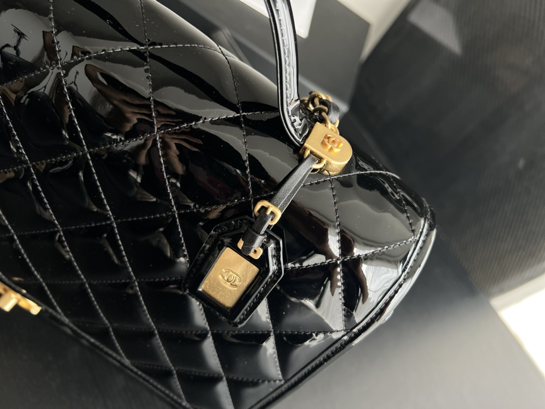 Bagsaaa Ch**el Backpack Patent Calfskin Black AS3662 - 31.5x31x9 cm