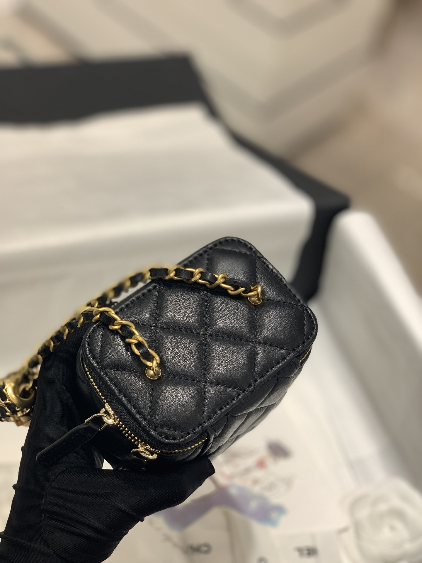 Bagsaaa Ch**el Vanity Mirror Plain Lambskin Leather Black - 8.5-11-7cm