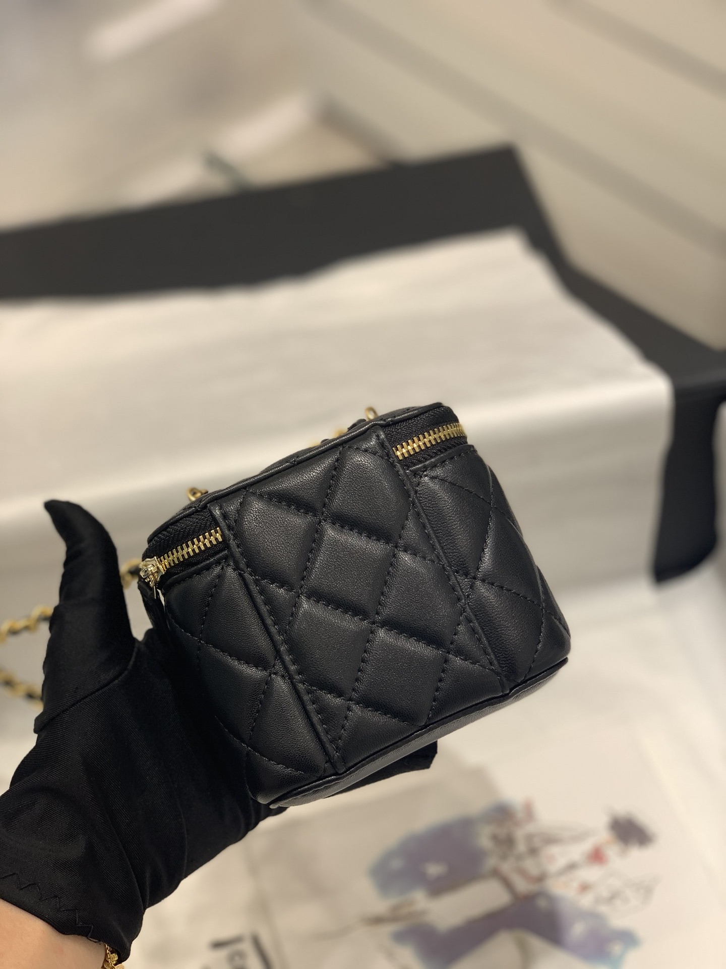 Bagsaaa Ch**el Vanity Mirror Plain Lambskin Leather Black - 8.5-11-7cm