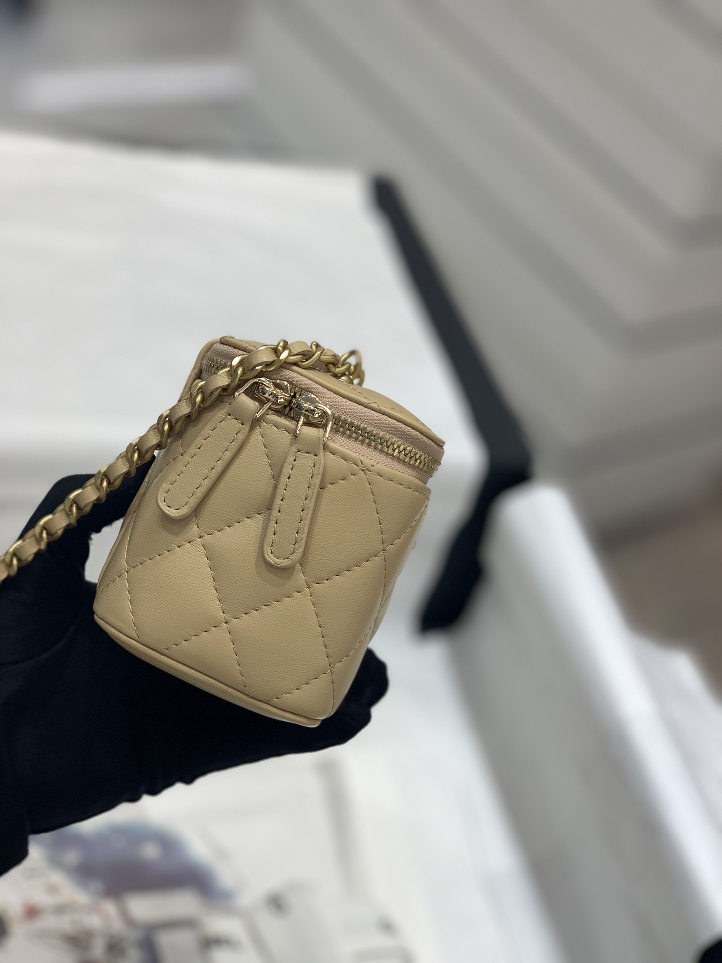 Bagsaaa Ch**el Clutch With Chain AP1447 Beige Lambskin - 8.5-11-7cm