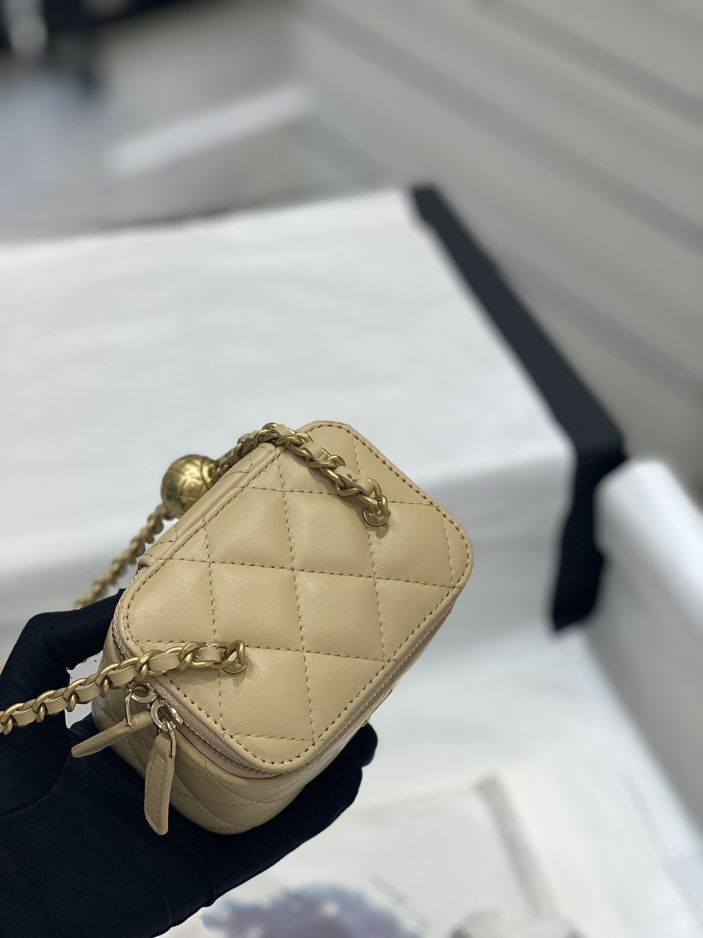 Bagsaaa Ch**el Clutch With Chain AP1447 Beige Lambskin - 8.5-11-7cm