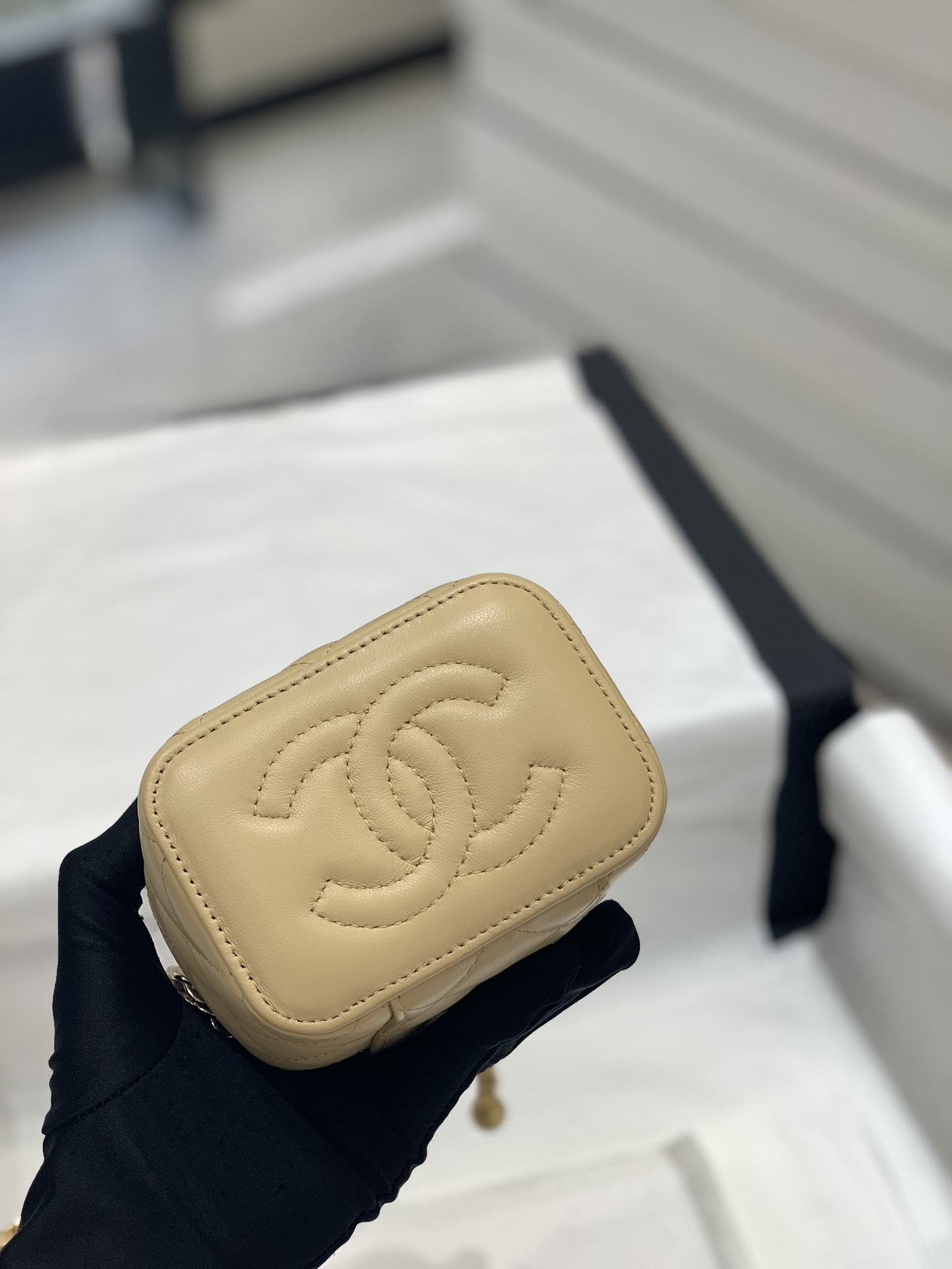 Bagsaaa Ch**el Clutch With Chain AP1447 Beige Lambskin - 8.5-11-7cm