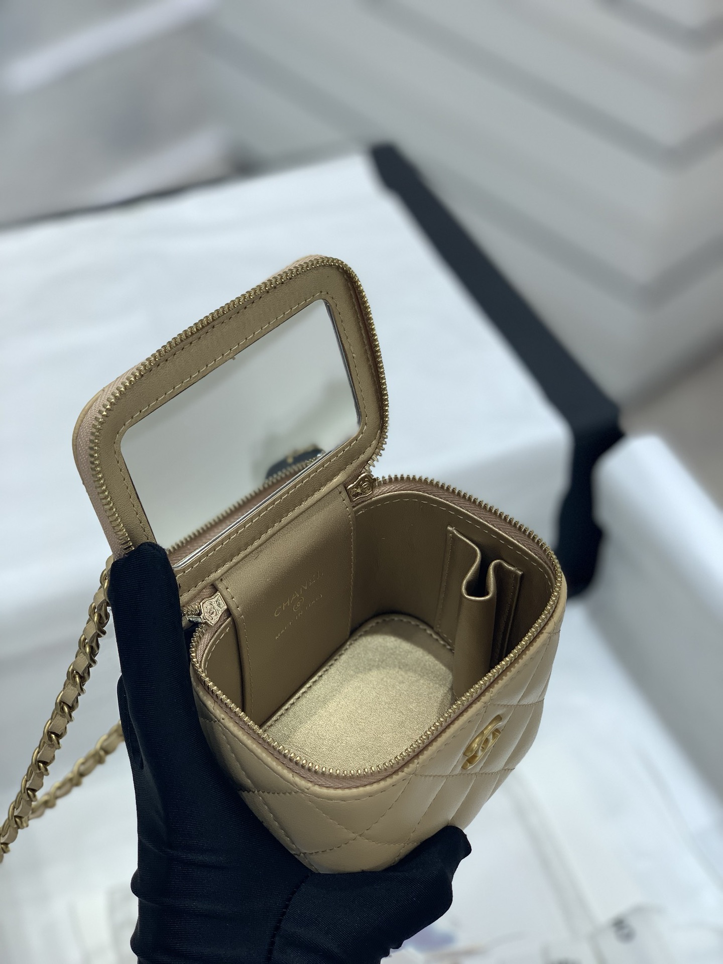 Bagsaaa Ch**el Clutch With Chain AP1447 Beige Lambskin - 8.5-11-7cm