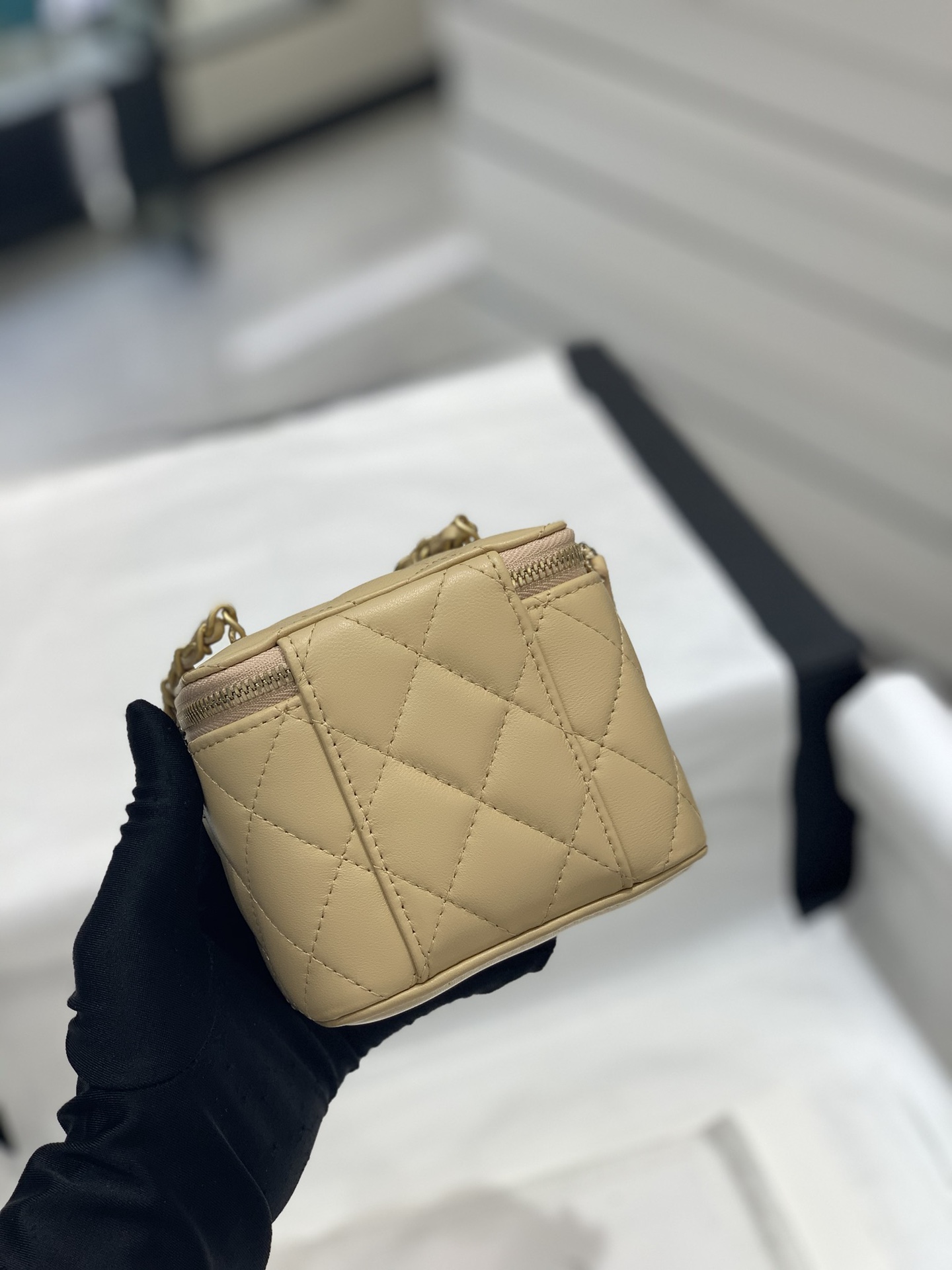 Bagsaaa Ch**el Clutch With Chain AP1447 Beige Lambskin - 8.5-11-7cm