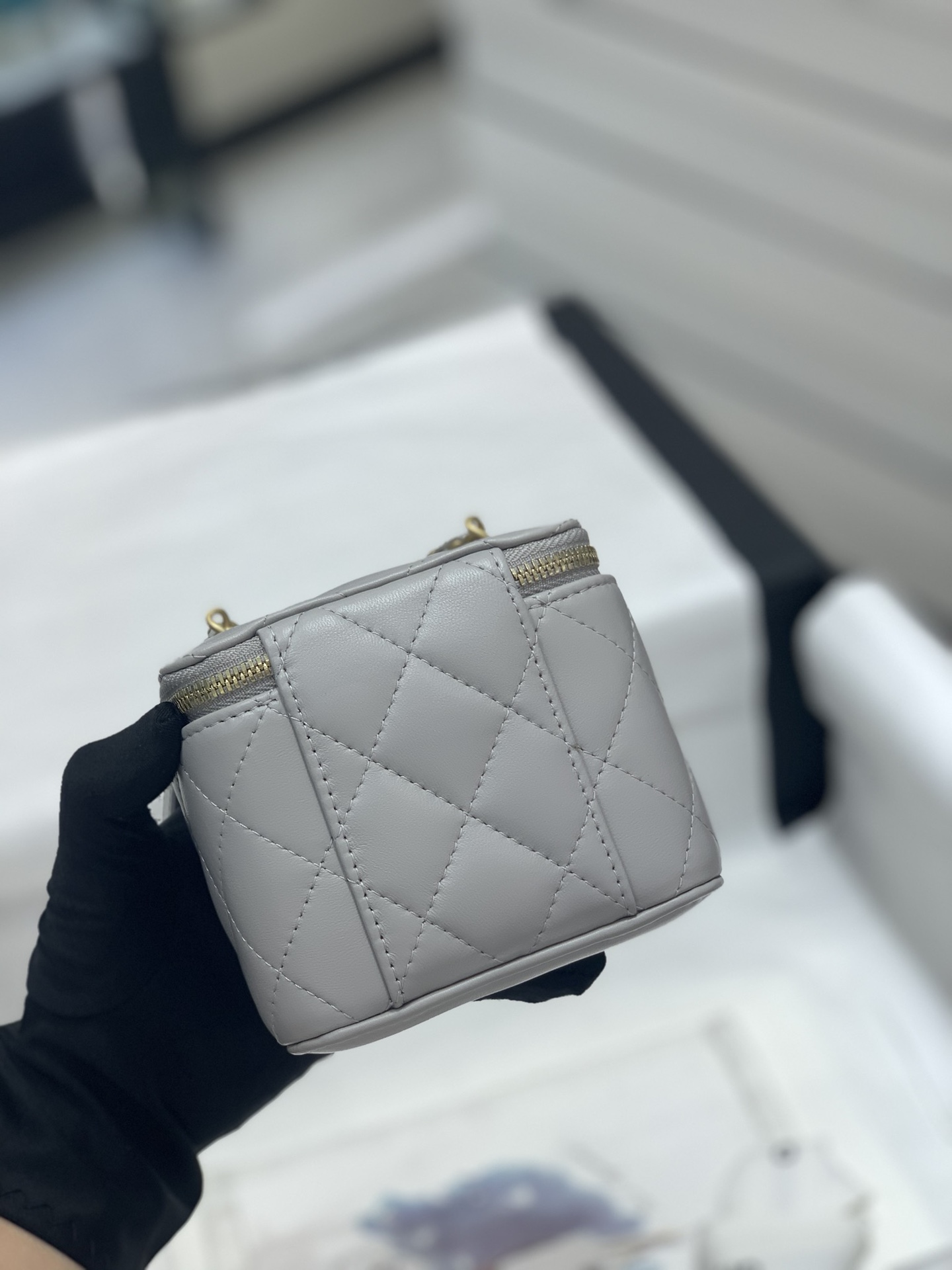 Bagsaaa Ch**el Clutch With Chain Gray Lambskin - 8.5 × 11 × 7 cm