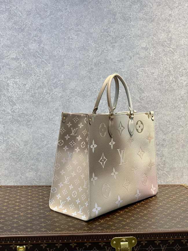 Bagsaaa L0vis Vvtt0n Onthego MM Sunset Kaki - 35 x 27 x 14 cm