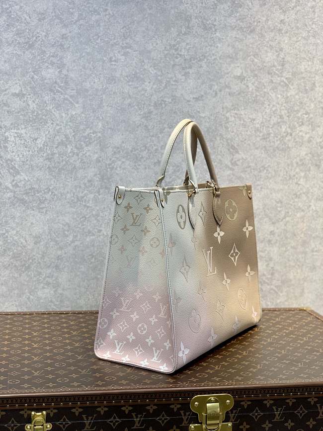 Bagsaaa L0vis Vvtt0n Onthego MM Sunset Kaki - 35 x 27 x 14 cm