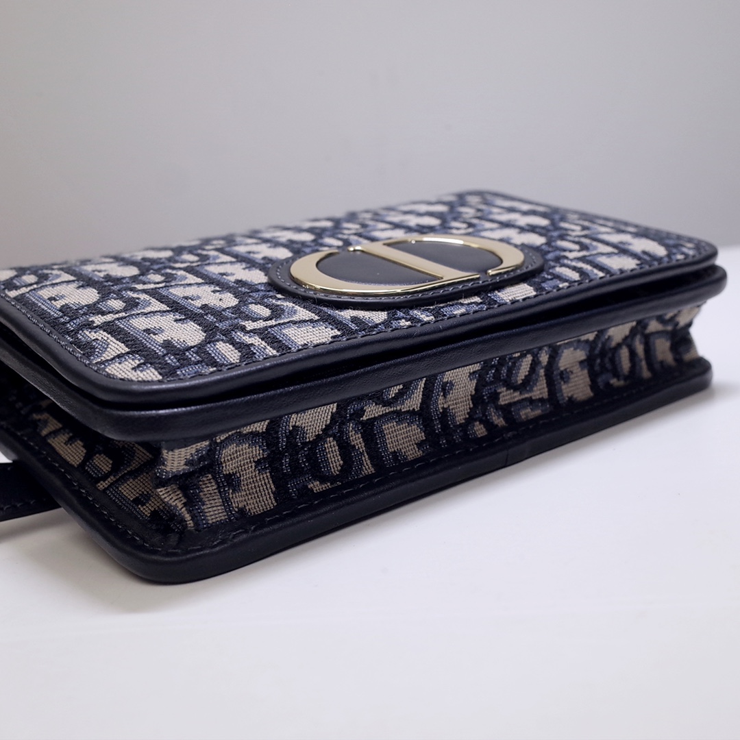 Bagsaaa D10r 2-IN-1 30 MONTAIGNE POUCH OBLIQUE - 19 x 12.5 x 4 cm