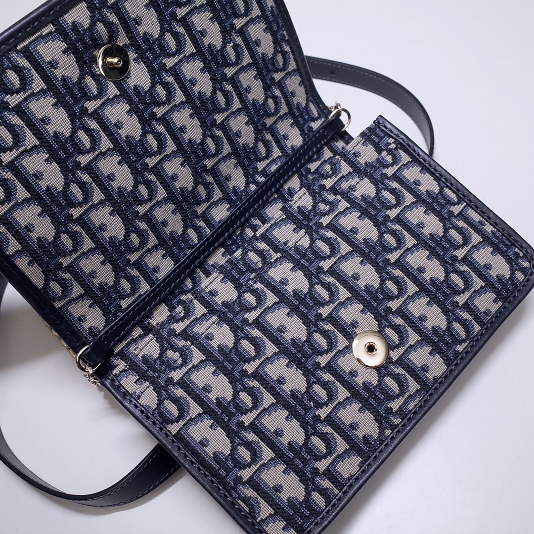 Bagsaaa D10r 2-IN-1 30 MONTAIGNE POUCH OBLIQUE - 19 x 12.5 x 4 cm
