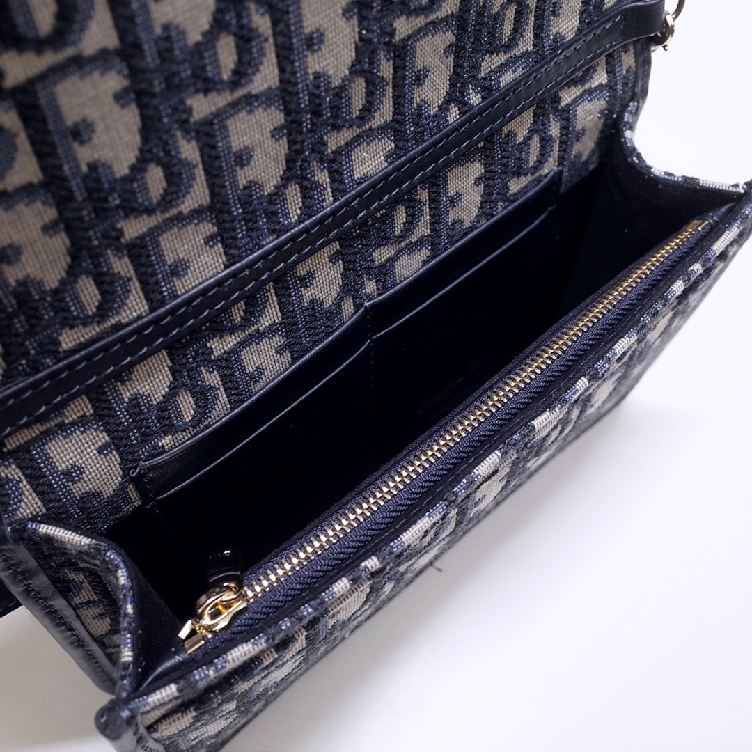 Bagsaaa D10r 2-IN-1 30 MONTAIGNE POUCH OBLIQUE - 19 x 12.5 x 4 cm