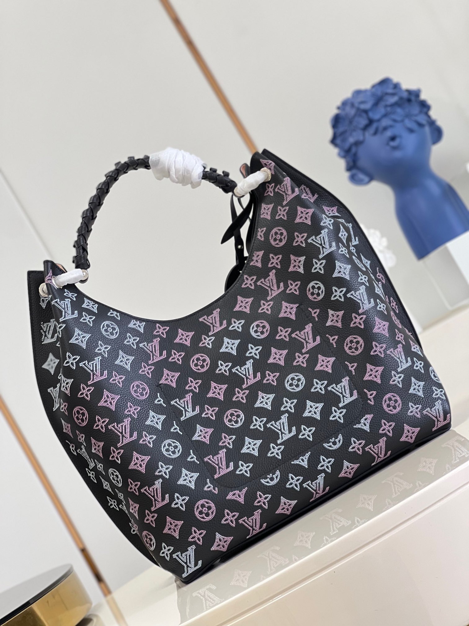 Bagsaaa L0vis Vvtt0n Carmel Mahina perforated calf leather Black - 40x35x17cm