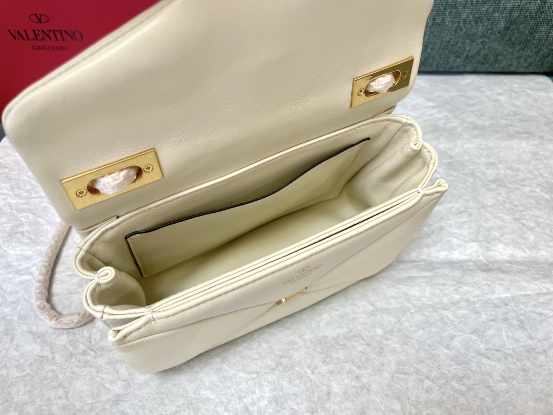 Bagsaaa Va1e*ntin0 Garavani One Stud Nappa White Bag - 19x14x1cm