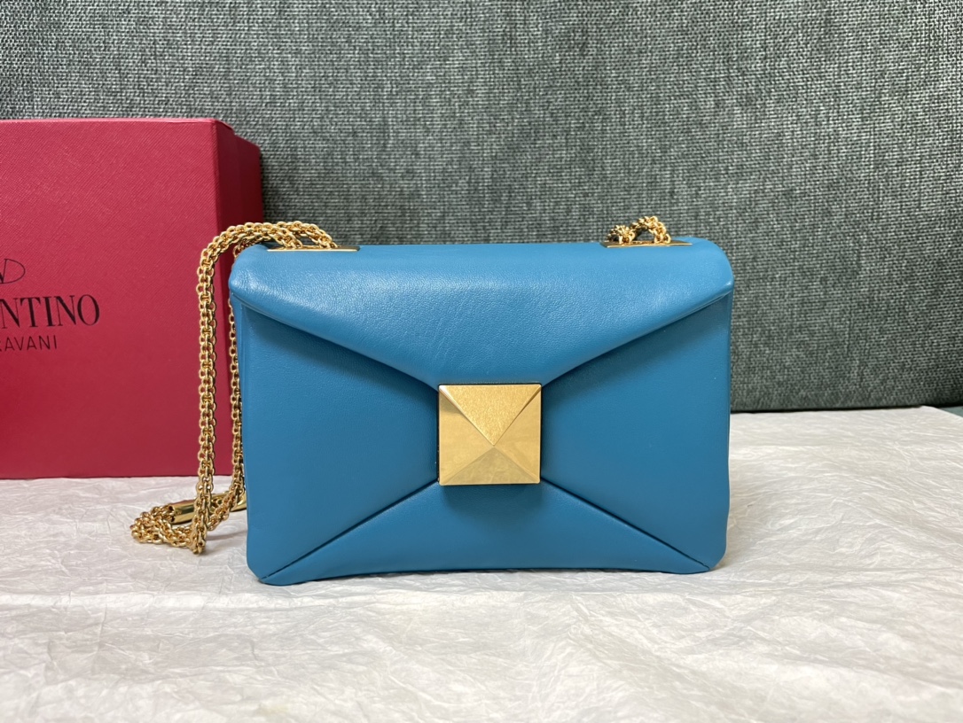 Bagsaaa Va1e*ntin0 Garavani One Stud Nappa Blue Bag - 19x14x1cm