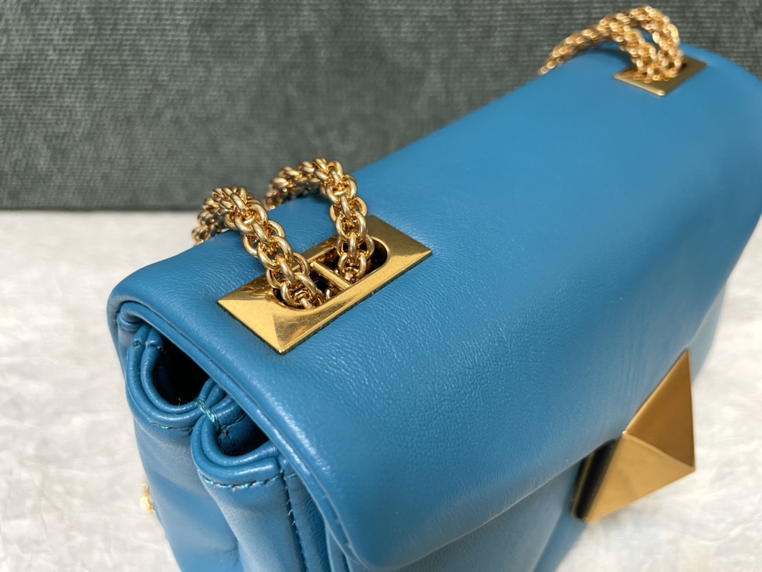 Bagsaaa Va1e*ntin0 Garavani One Stud Nappa Blue Bag - 19x14x1cm