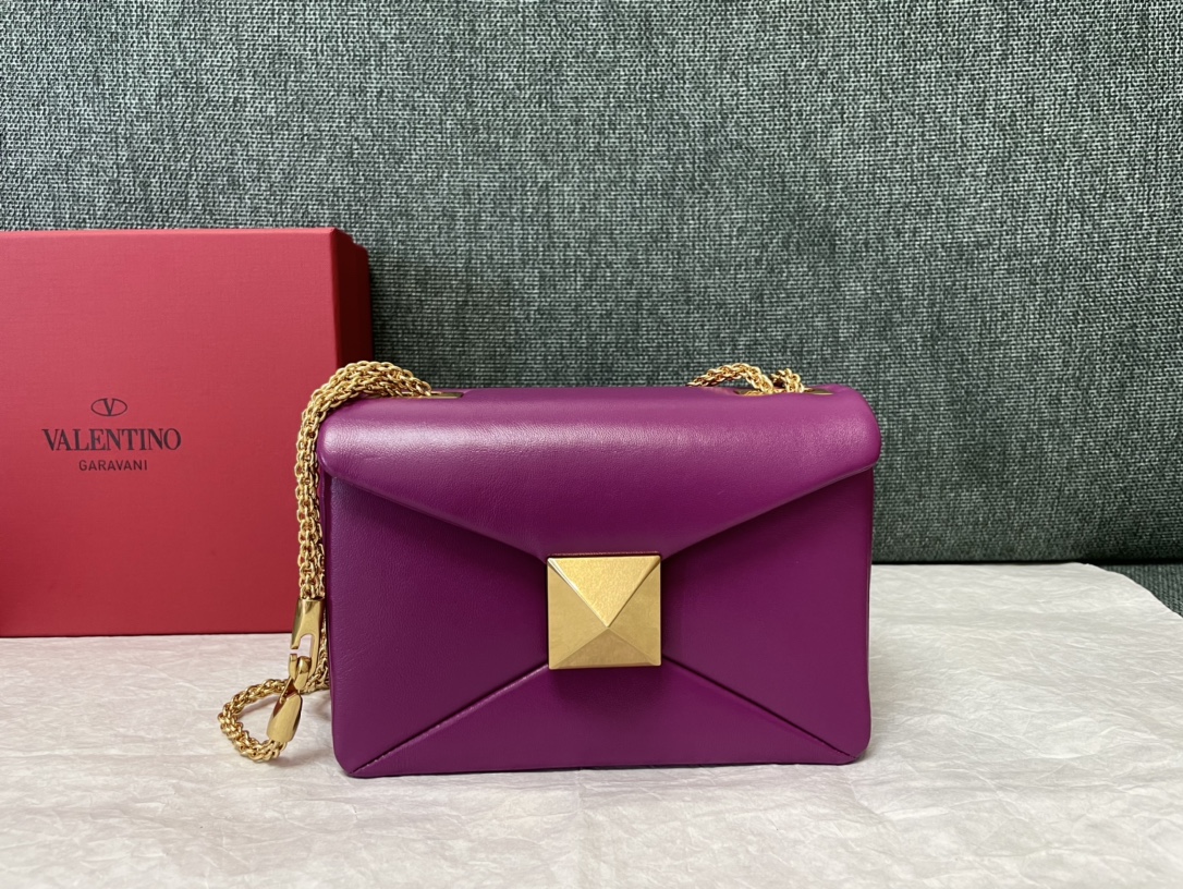 Bagsaaa Va1e*ntin0 Garavani One Stud Nappa Purple Bag - 19x14x1cm