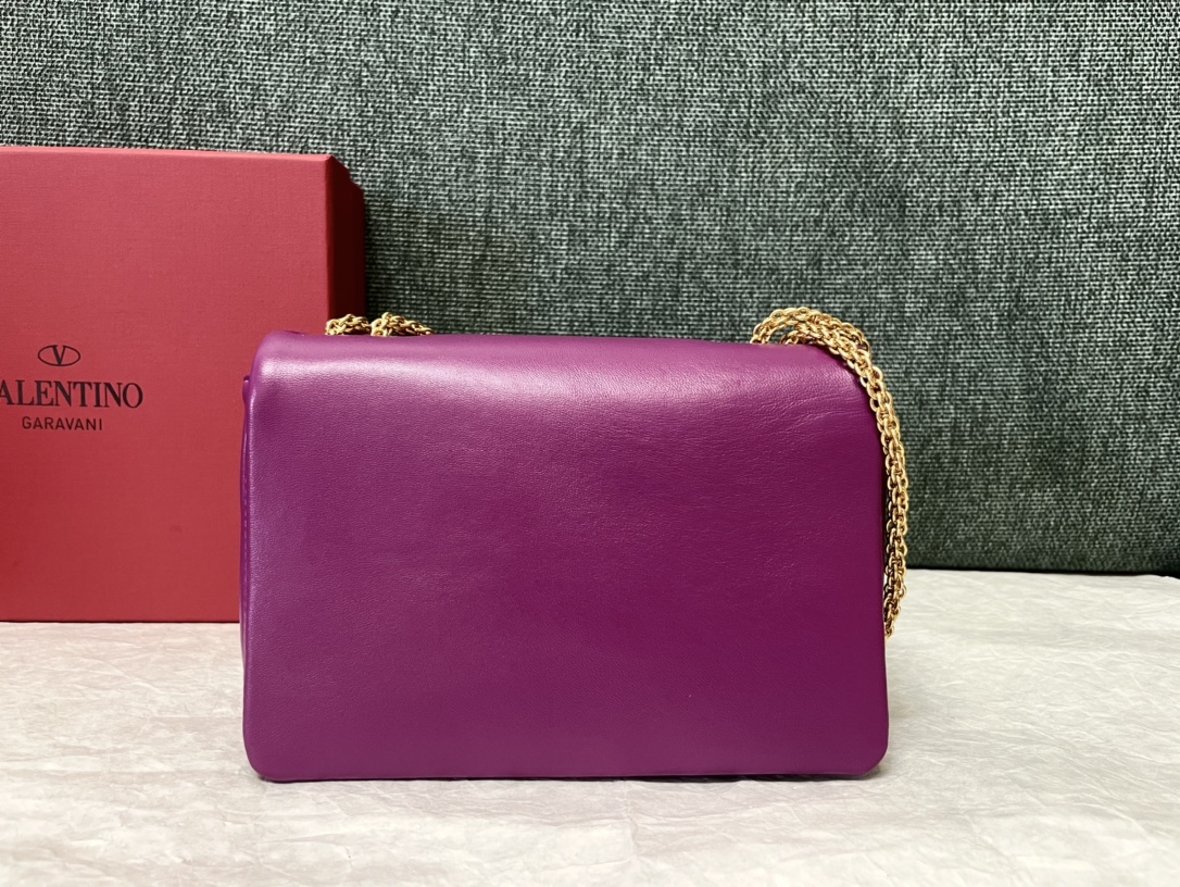 Bagsaaa Va1e*ntin0 Garavani One Stud Nappa Purple Bag - 19x14x1cm
